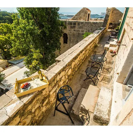 Diocletian Tower - Bella Vista & Palazzo דירה