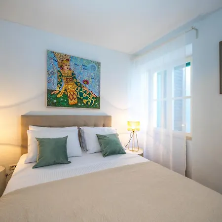 Diocletian Tower - Bella Vista & Palazzo Apartment *