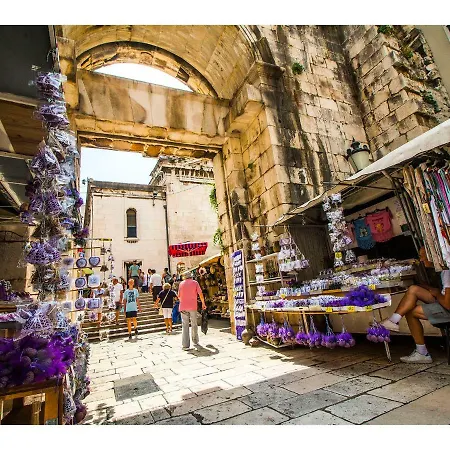 Diocletian Tower - Bella Vista & Palazzo *