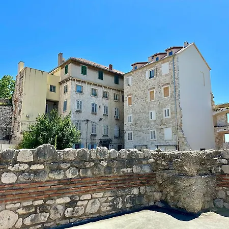 Diocletian Tower - Bella Vista & Palazzo Apartman *